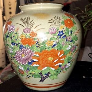 Kutani Vintage Japanese Floral Ceramic Vase with Vibrant Design